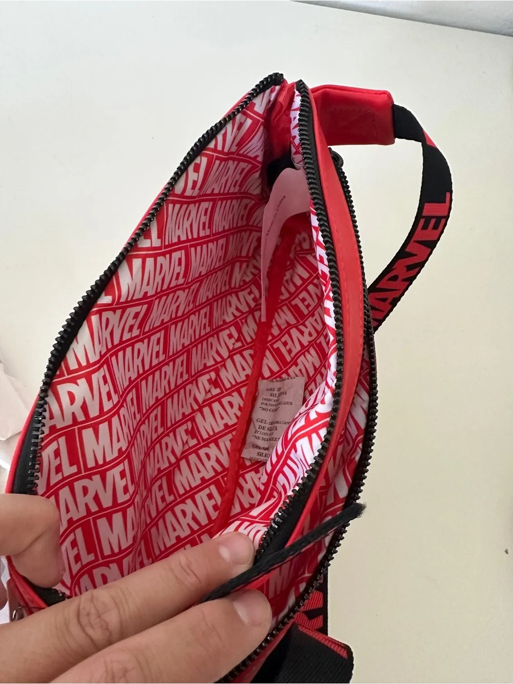 NWT Loungefly Marvel Logo Belt Bag, Crossbody, Fannypack with Black Strap - Picture 5 of 5